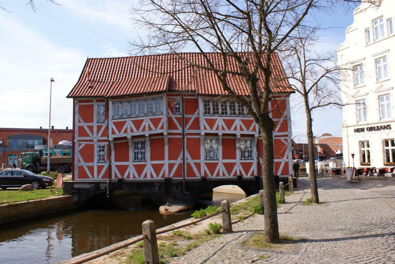 Stadtvilla Bruegemann Mit Terrasse & Parkplatz - Abc136 By AbcWißmar Exterior foto